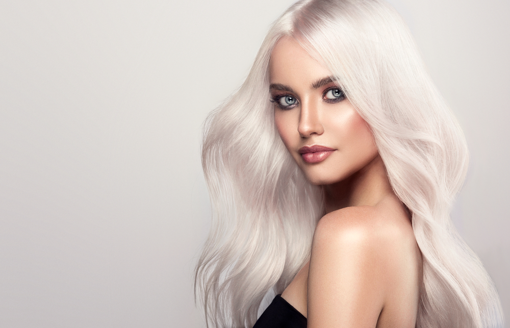 Blond polaire : quel salon parisien choisir pour faire cette coloration ?