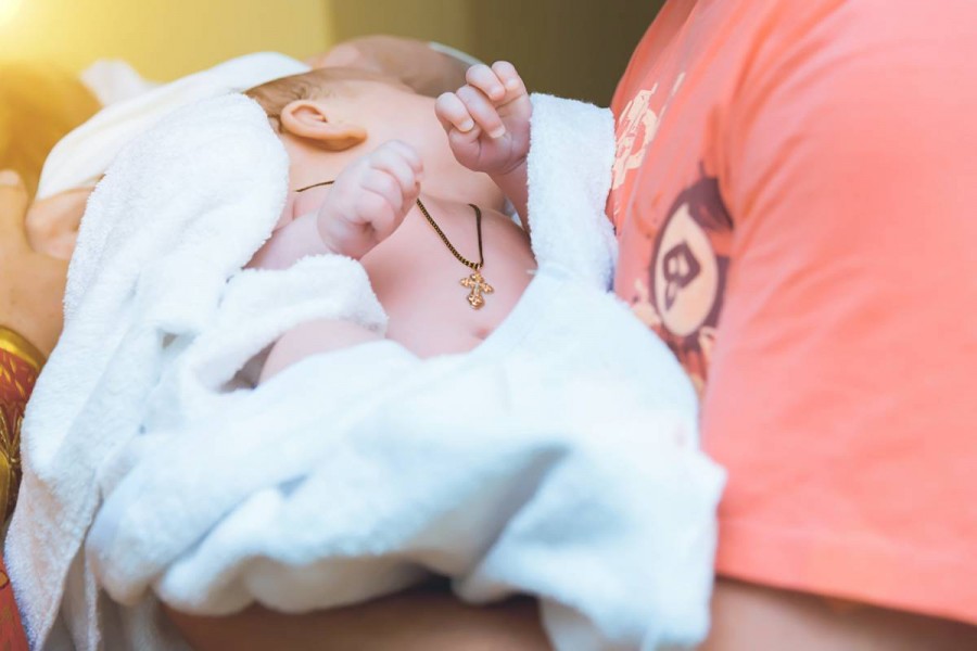 Où acheter une médaille de baptême pour fille à Paris ?