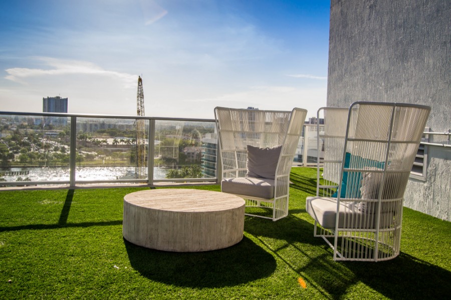La fausse pelouse, une bonne solution pour votre terrasse à Paris ?