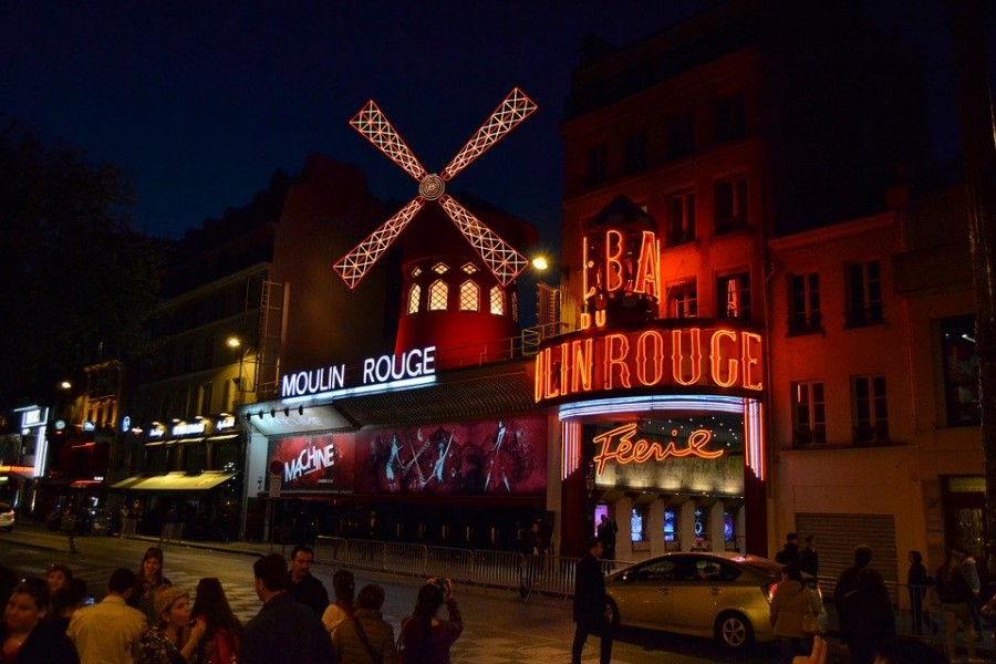 Un repas dans l'incontournable Moulin Rouge