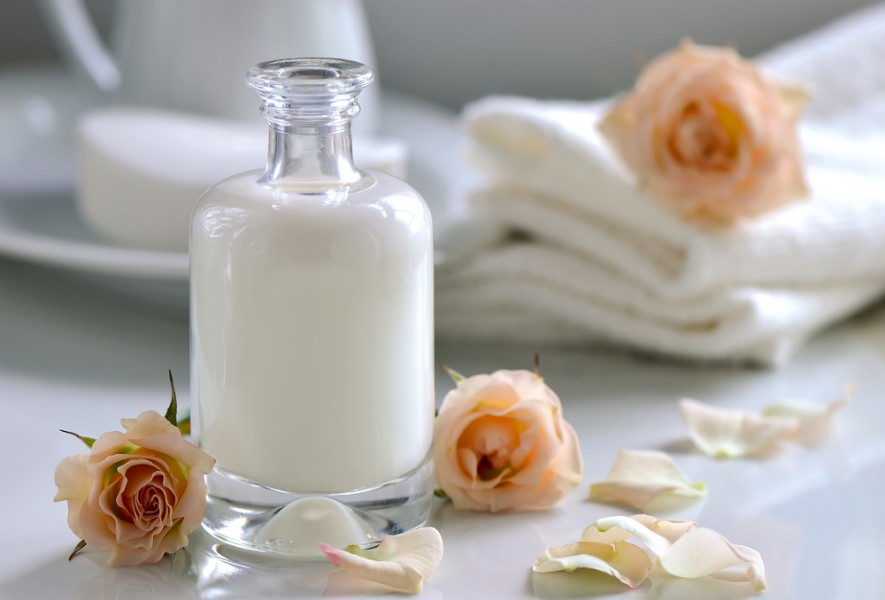 La crème au lait d'ânesse : un must-have pour votre routine beauté parisienne