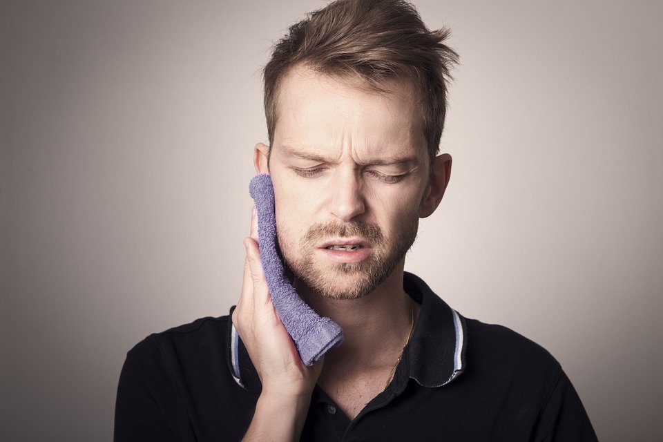 Mal de dent : comment trouver un dentiste en urgence à Paris ?