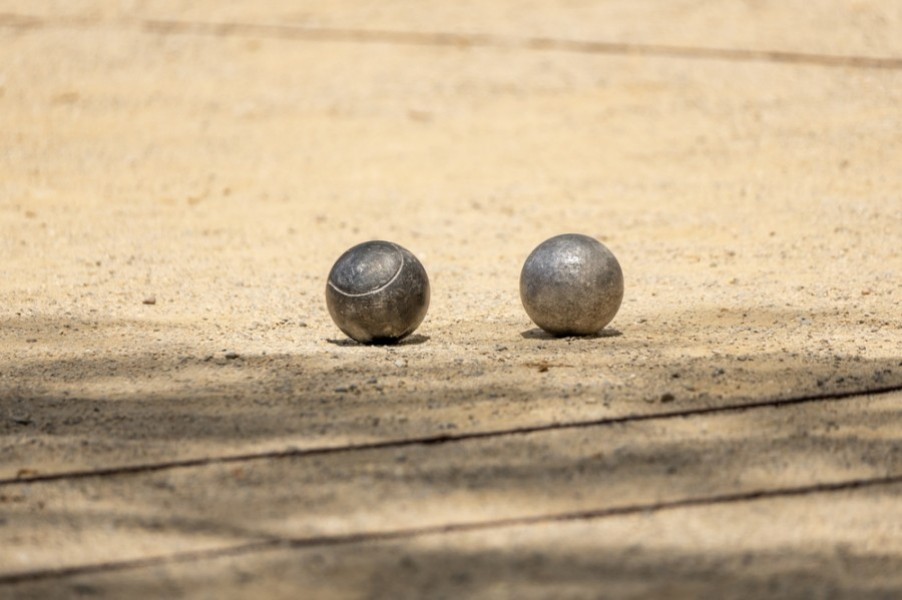 Comment aménager un terrain de pétanque chez soi à Paris ?